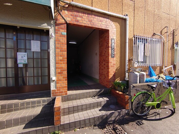 物件外観写真5　(エントランス部分)