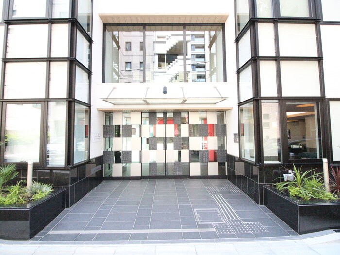 ｳﾞｨﾗﾛｲﾔﾙ ﾐｯﾄﾞｽｸｴｱ 人形町のエントランス部分