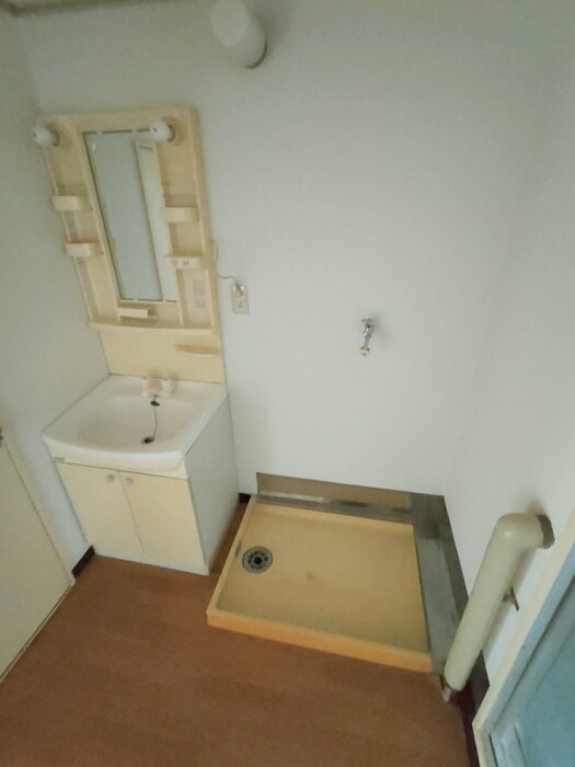 物件内観写真14　(洗濯機置場)