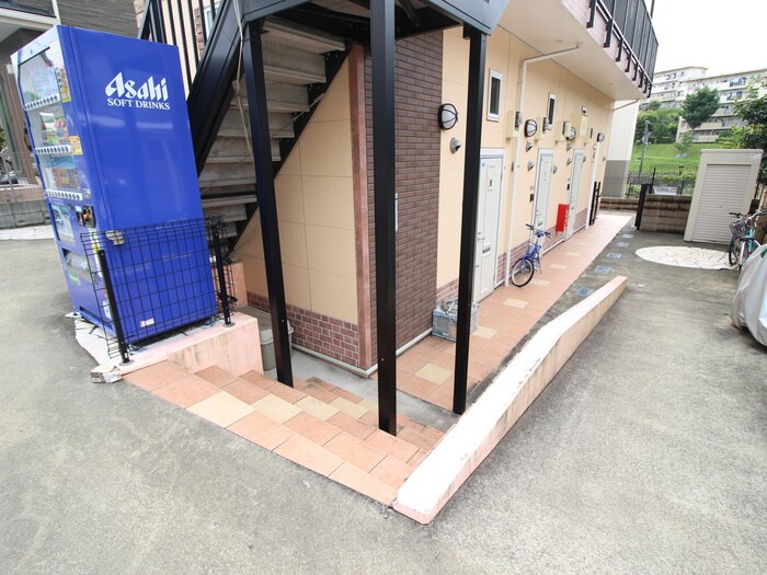 物件外観写真3　(エントランス部分)