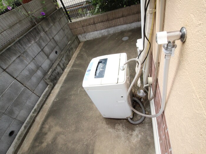 物件内観写真12　(洗濯機置場)