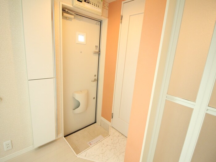 物件内観写真13　(玄関)
