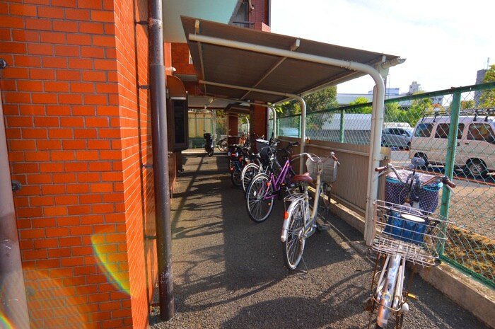 物件外観写真4　(駐輪場)