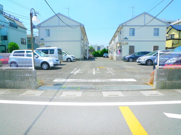 物件外観写真4　(駐車場)