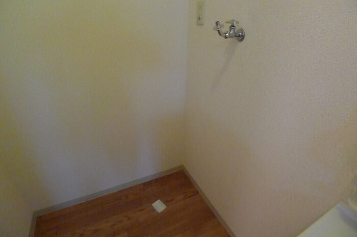 物件内観写真10　(洗濯機置場)