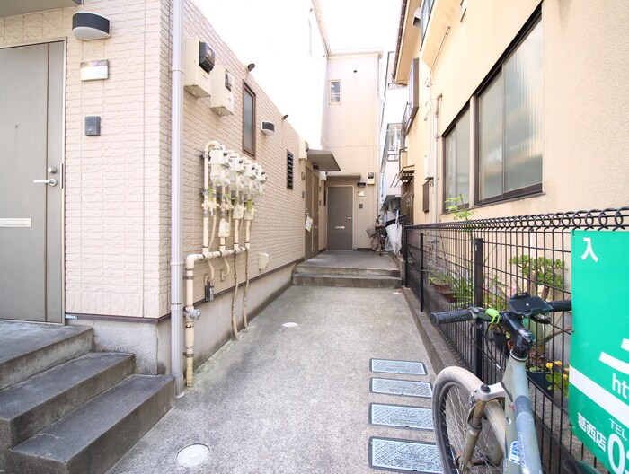 物件外観写真3　(エントランス部分)