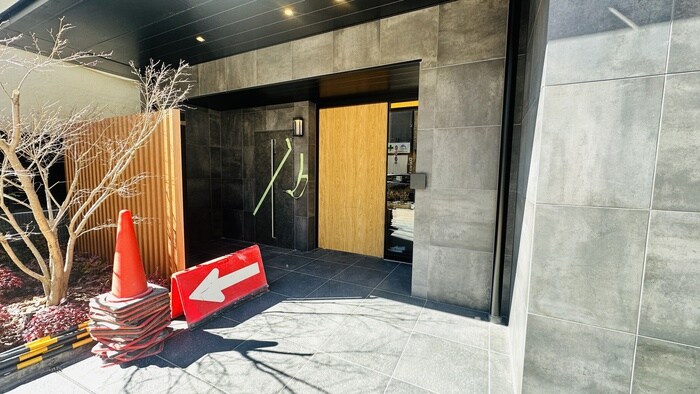 物件外観写真2　(エントランス部分)