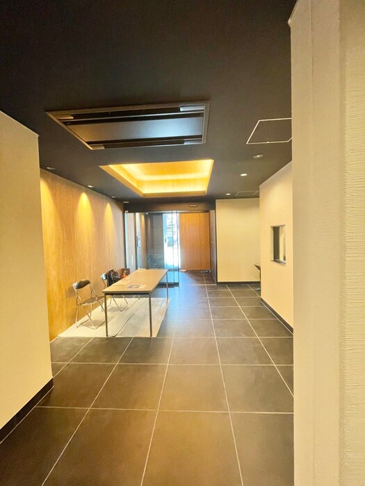 物件外観写真4　(エントランス部分)