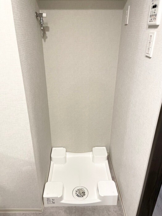 物件内観写真16　(洗濯機置場)