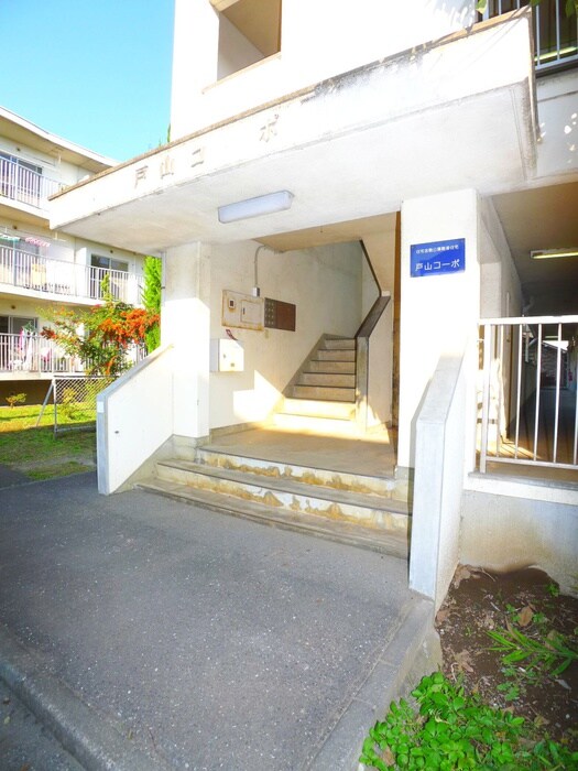 物件外観写真5　(エントランス部分)