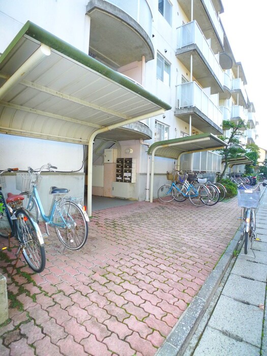物件外観写真5　(駐輪場)