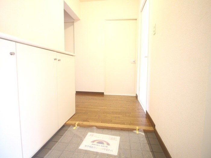 物件内観写真16　(玄関)