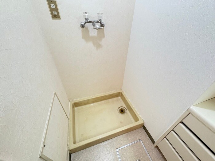 物件内観写真14　(洗濯機置場)