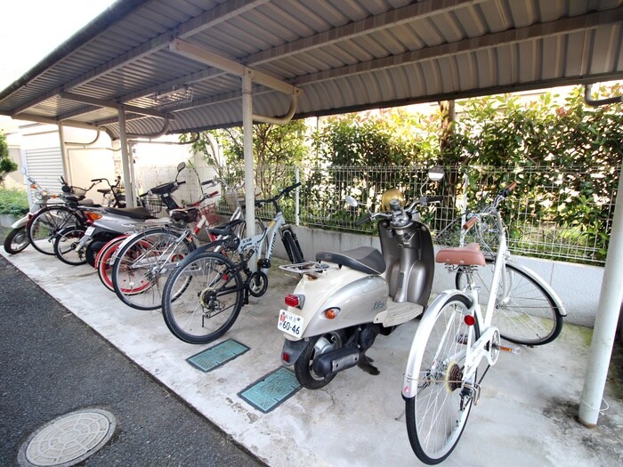 物件外観写真5　(駐輪場)