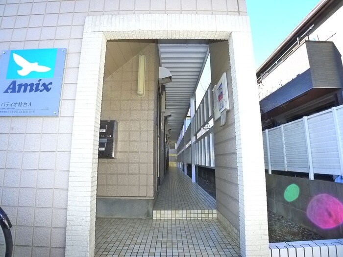 物件外観写真4　(エントランス部分)