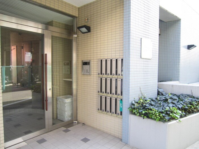 物件外観写真2　(エントランス部分)