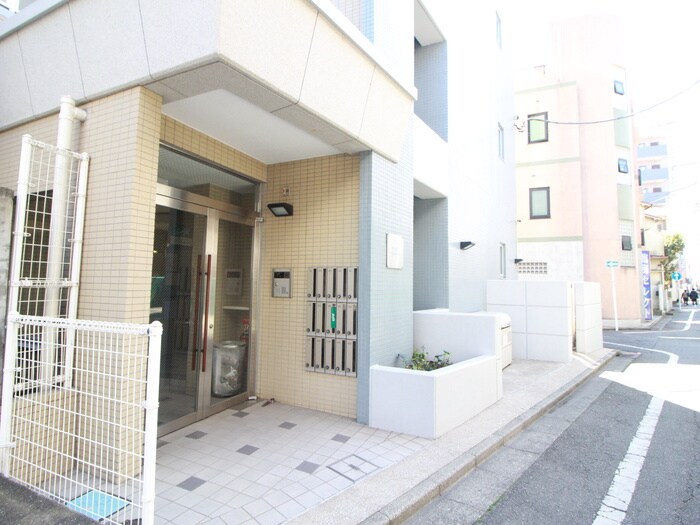 物件外観写真5　(エントランス部分)