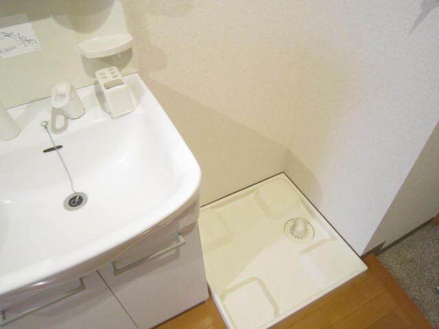 物件内観写真10　(洗濯機置場)