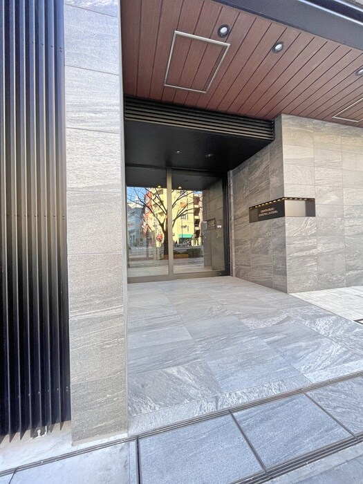 物件外観写真2　(エントランス部分)