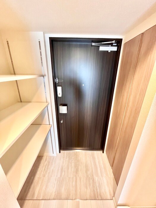 物件内観写真14　(玄関)