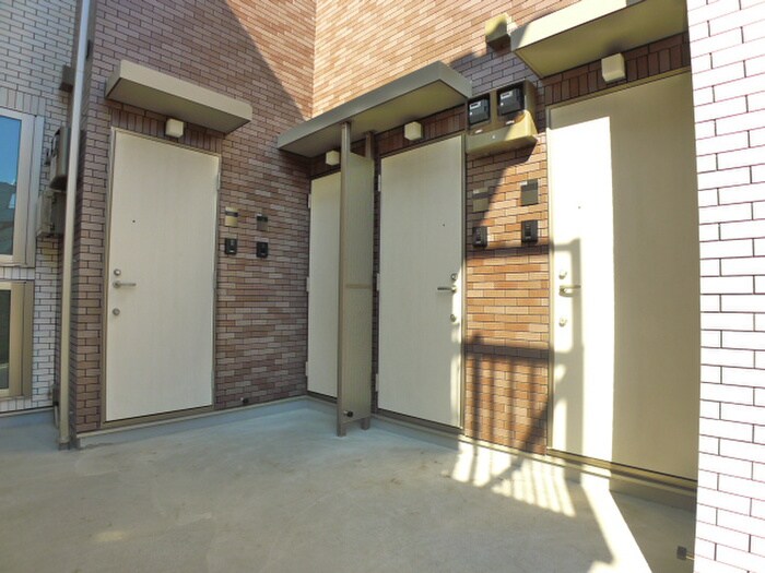 物件外観写真3　(エントランス部分)