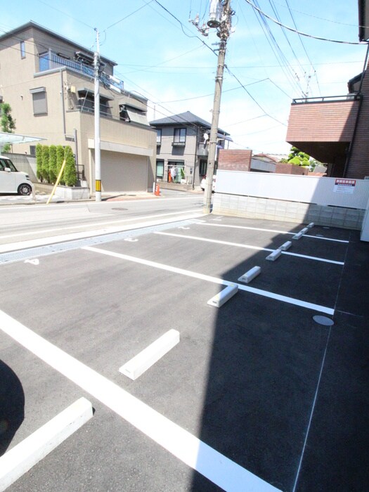 物件外観写真3　(駐車場)