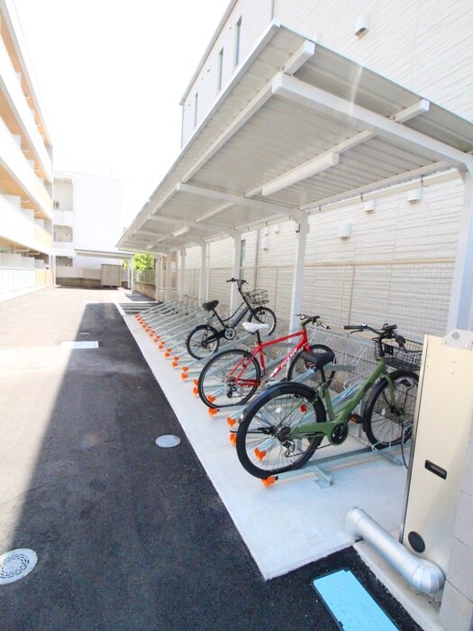 物件外観写真4　(駐輪場)