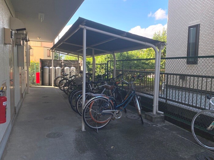 物件外観写真3　(駐輪場)
