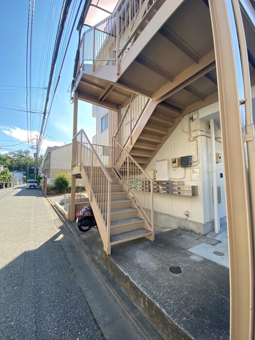 物件外観写真4　(エントランス部分)