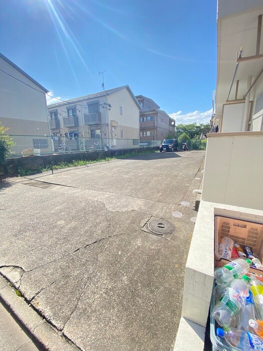 物件外観写真5　(駐車場)