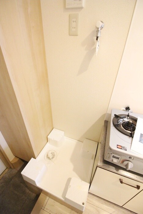 物件内観写真12　(洗濯機置場)