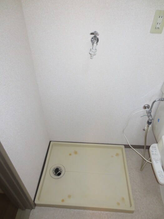 物件内観写真15　(洗濯機置場)