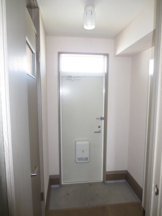 物件内観写真17　(玄関)