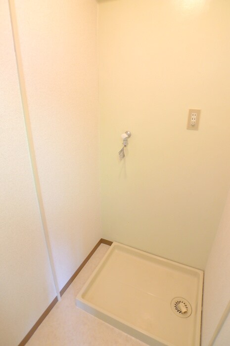 物件内観写真14　(洗濯機置場)