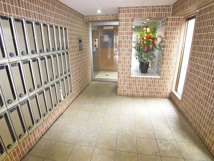 物件外観写真3　(エントランス部分)