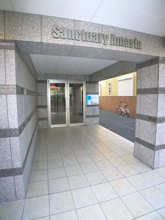 物件外観写真4　(エントランス部分)