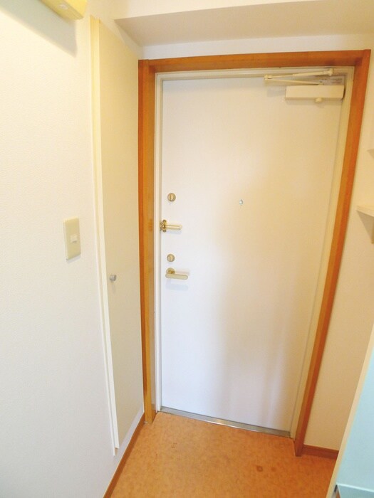 物件内観写真16　(玄関)