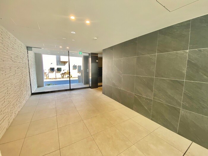 物件外観写真4　(エントランス部分)