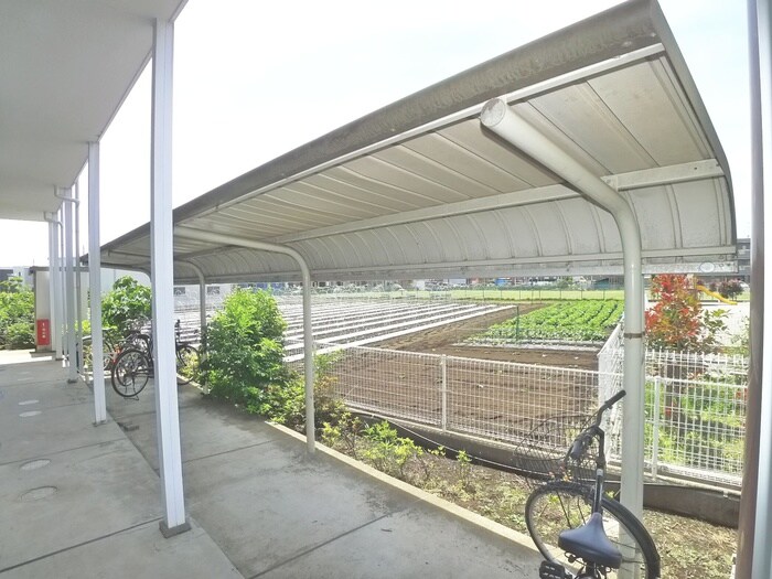 物件外観写真4　(駐輪場)