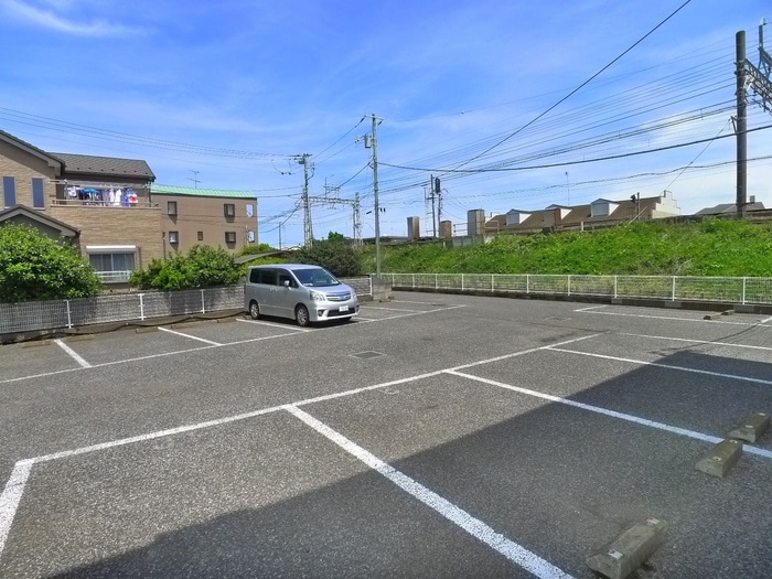 物件外観写真5　(駐車場)