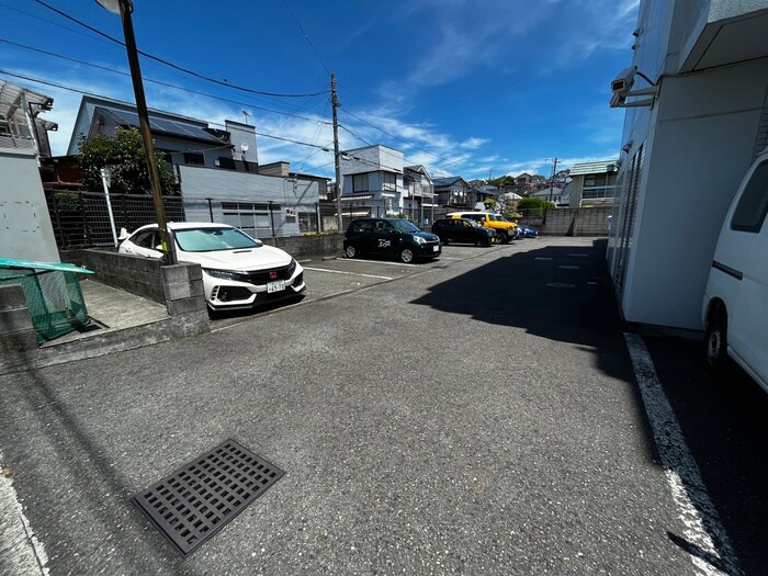 物件外観写真5　(駐車場)