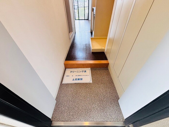 物件内観写真22　(玄関)