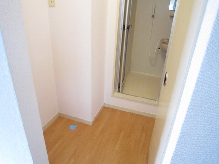 物件内観写真6　(洗濯機置場)