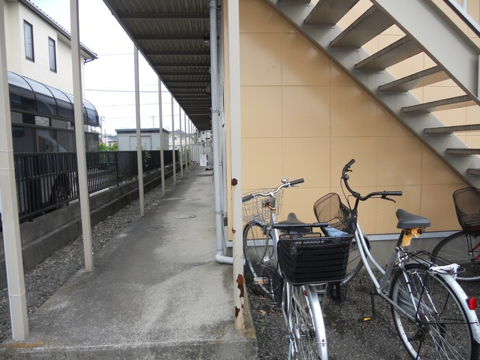 物件外観写真3　(駐輪場)