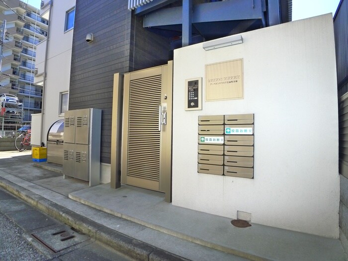 物件外観写真3　(エントランス部分)