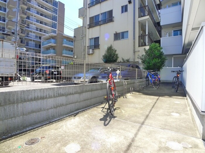 物件外観写真5　(駐輪場)