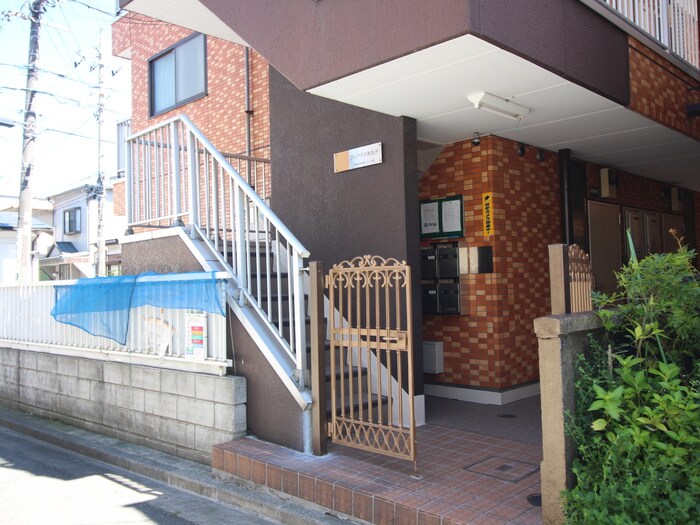 物件外観写真3　(エントランス部分)