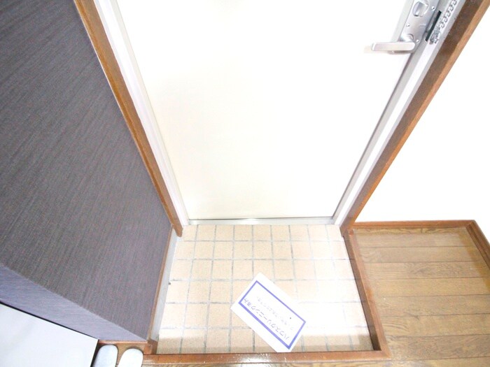 物件内観写真12　(玄関)