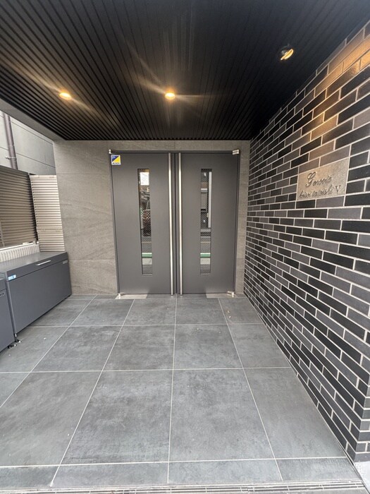 物件外観写真5　(エントランス部分)