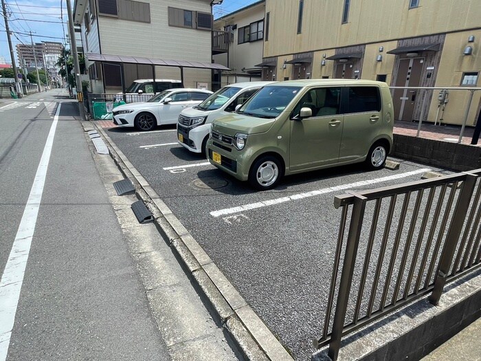 物件外観写真2　(駐車場)